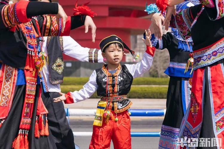 秀峰区：37项“三月三”活动掀起“最炫民族风”