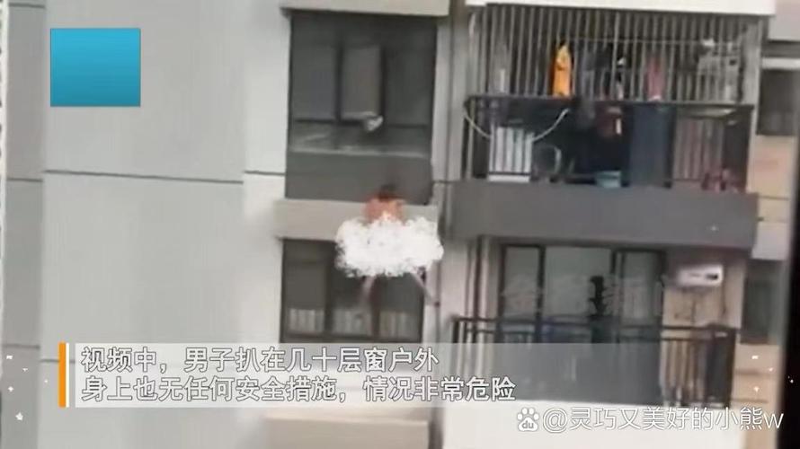 监控下可耻的一幕.注意看男子上楼经过二楼住户时.偷…恶心
