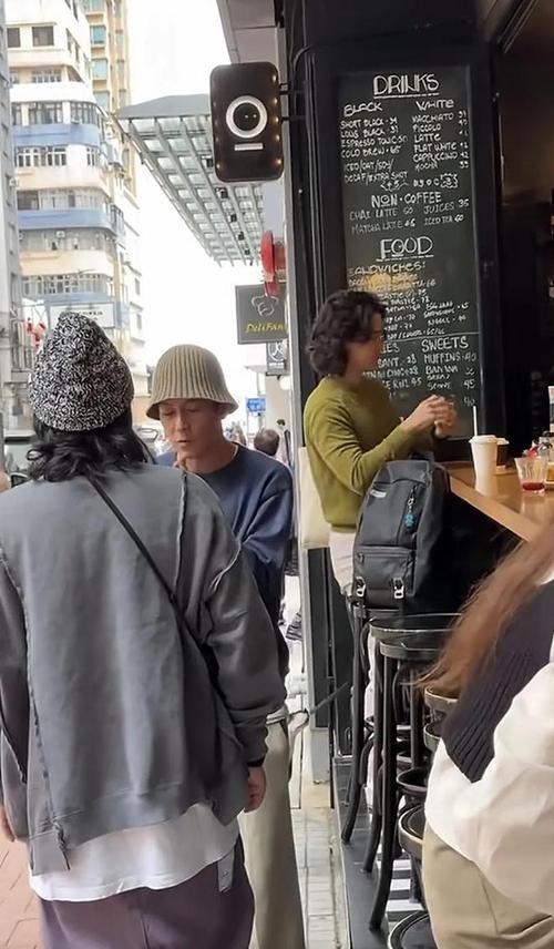 香港明星集体进军咖啡市场，谢霆锋卖速溶咖啡，陈冠希在台北开店