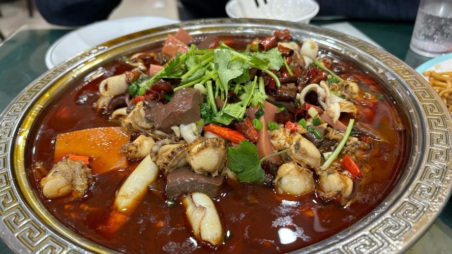 济南路边小饭馆，一盆毛血旺怼了1288元，看看里头都有啥？