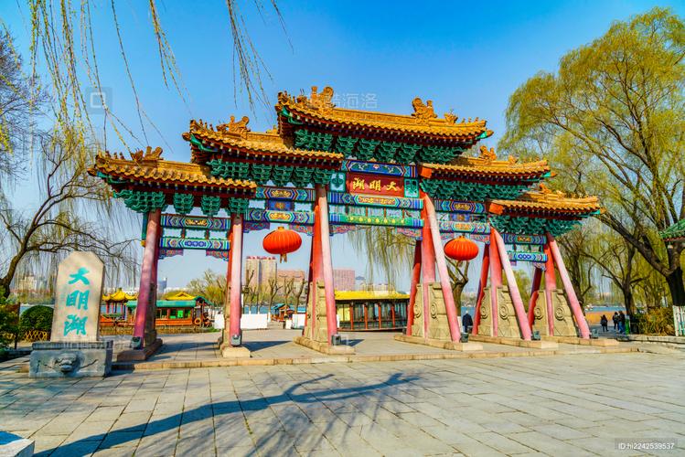 果然视频·好景山东|济南大明湖春色满园，梅溪桥海棠独领风骚