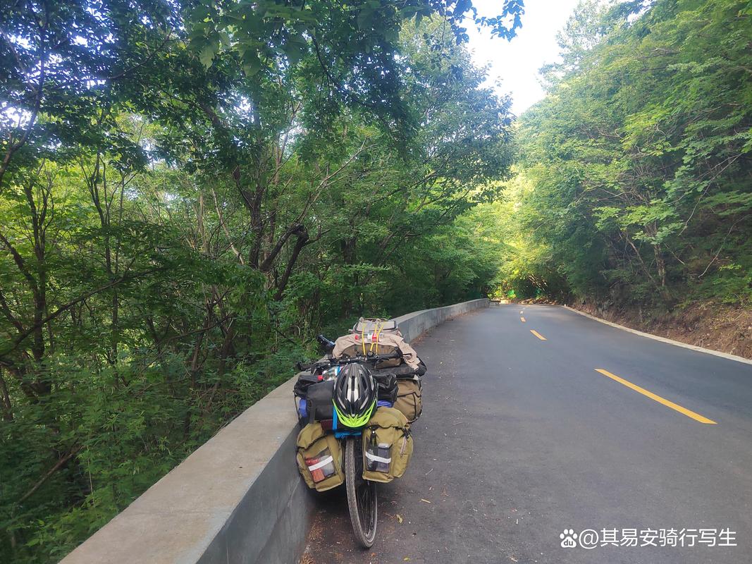 长途骑行随拍 陕西省榆林市横山区 黄土高原风景 春天的风很大