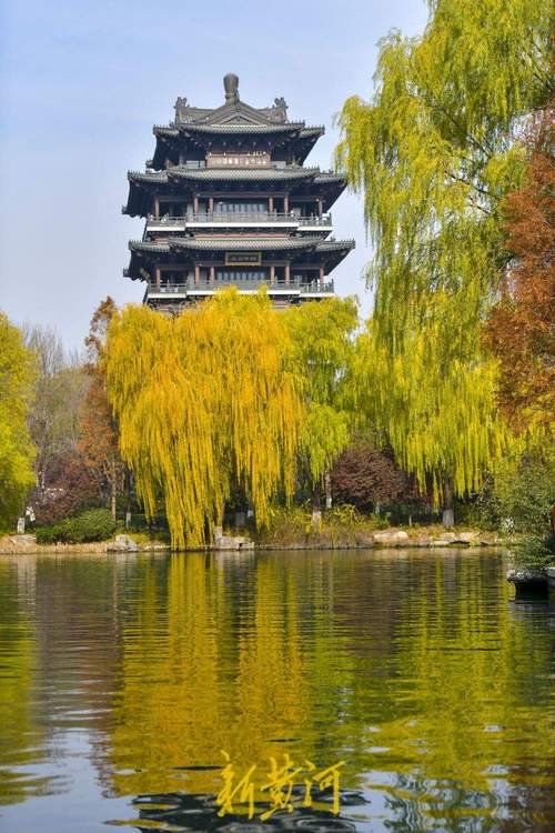 果然视频·好景山东|济南大明湖湖水如碧垂柳依，春日胜景美如画