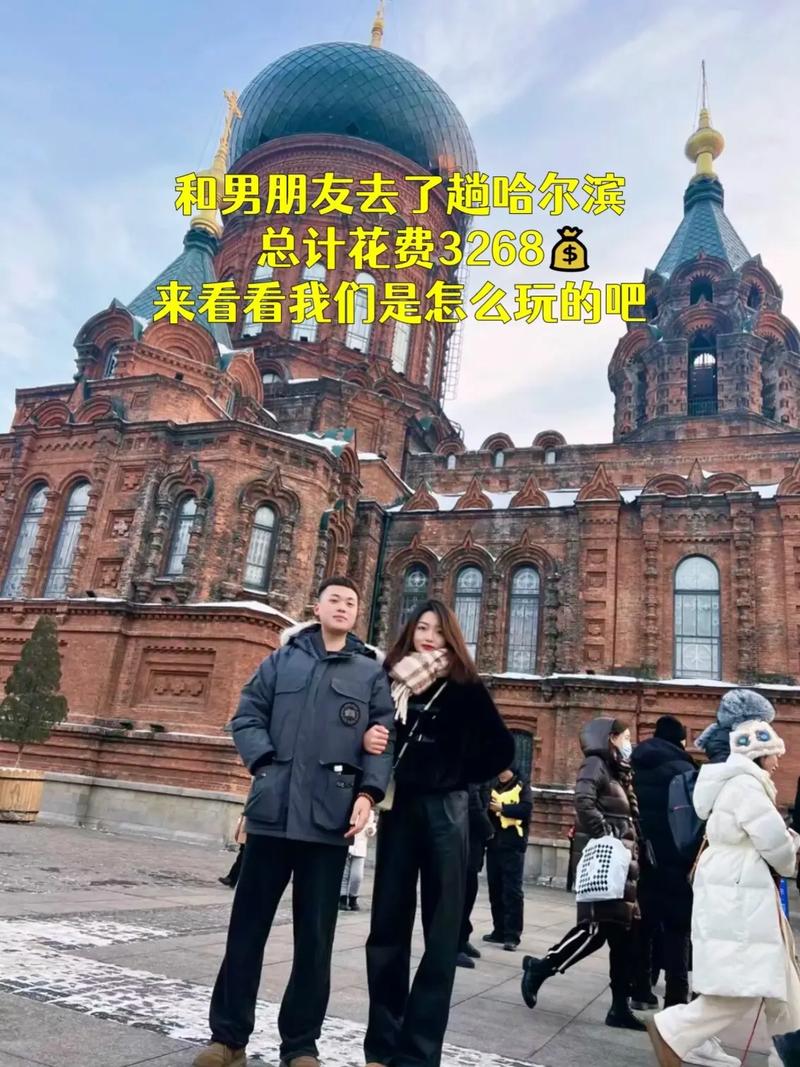 穷游黑龙江，今天下阵雪困在荒野哪也不去不了，躲小房车里玩电脑