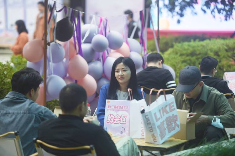 果然视频|人气爆棚！三月三千佛山相亲大会现场俊男靓女云集