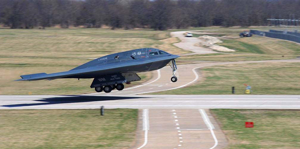 美军大批 B-2轰炸机，罕见异常调动目标是谁？这次要动真格的了