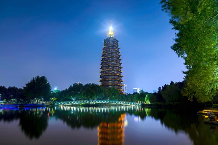 登临天宁禅寺文笔塔，赏秋色夕阳，感受历史与现代的交融