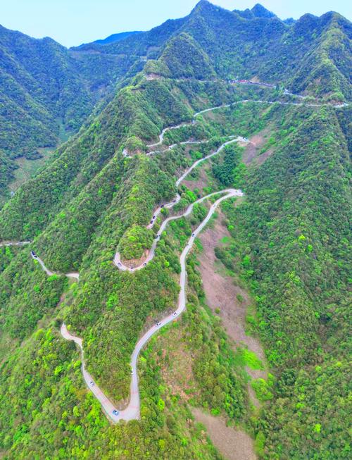 自驾征服皖南川藏线，小姐姐的旅行搭子银河L7 EM-i，挑战六道湾