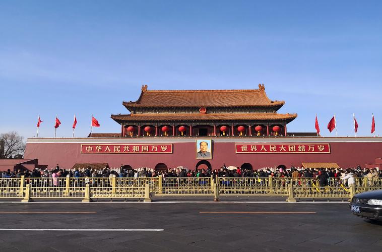 今天路过十里长安街，这条街是北京最核心的街