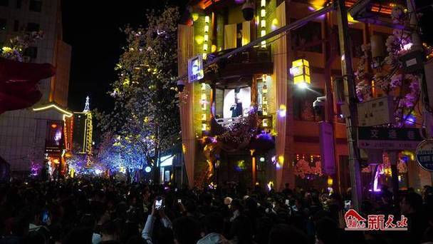 秦州：玉兰古巷夜浪漫 衔月阁楼传雅乐