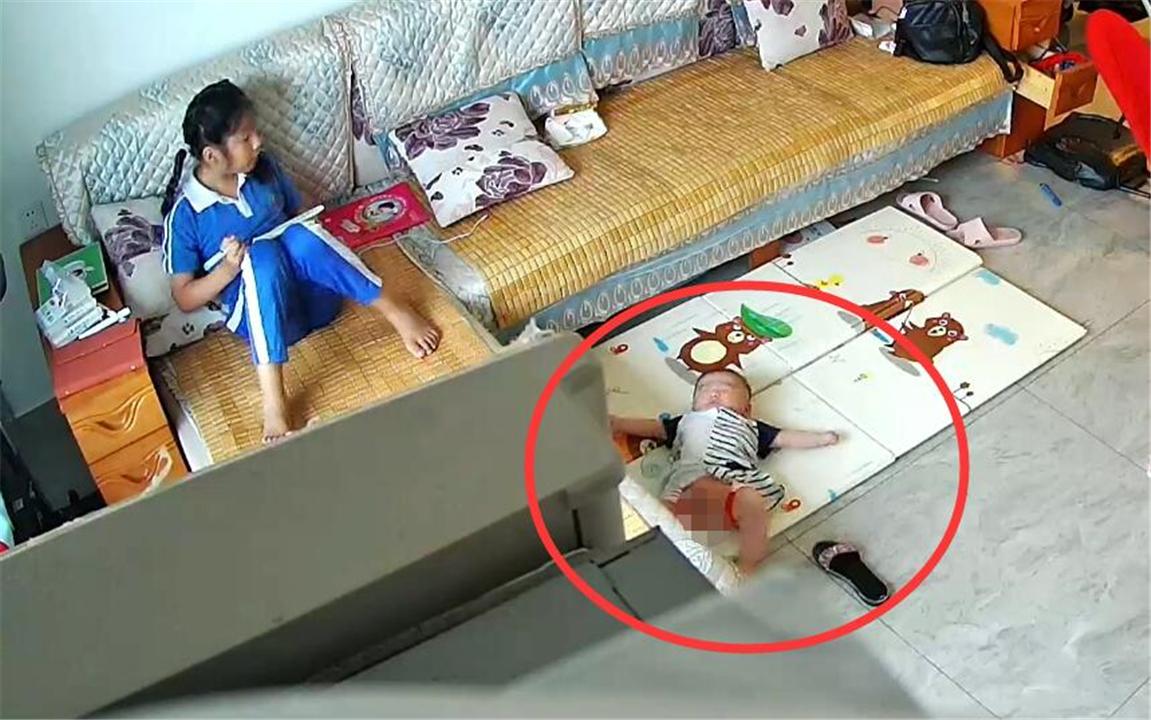 5个月宝宝从沙发跌落摔伤，父母双双身亡