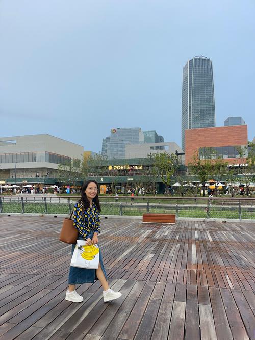 #都市生活#自拍打卡：微笑面对每一天，城市里的宁静一角