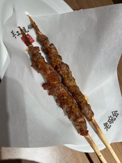 清明节孩子放假在家，双双夫妻买肉烤串，35一斤的牛肉真涨价了