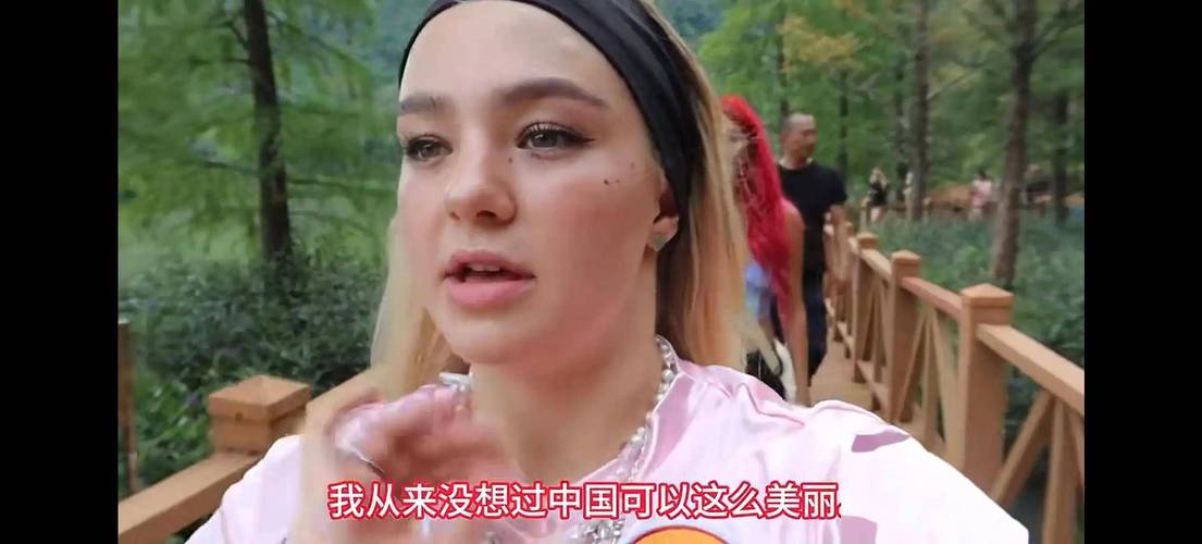 美国博主第一次游中国，担心中国太穷会失望，到达中国直呼被骗了