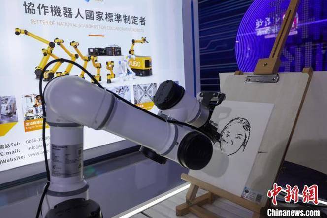 香港创科展直击：这款机器人能“摸地摘星”还要进厂打工