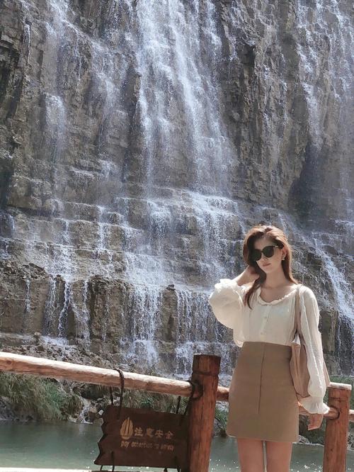 实拍丨成都美女小姐姐来山东青州黄花溪拍片，跟拍摄影师说