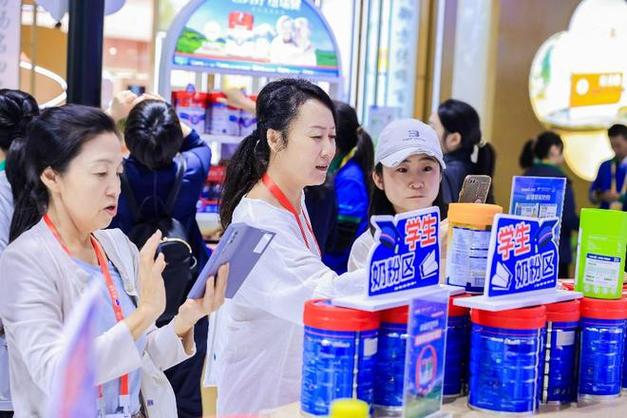 现场直击：一线饮品品牌消博会圈粉