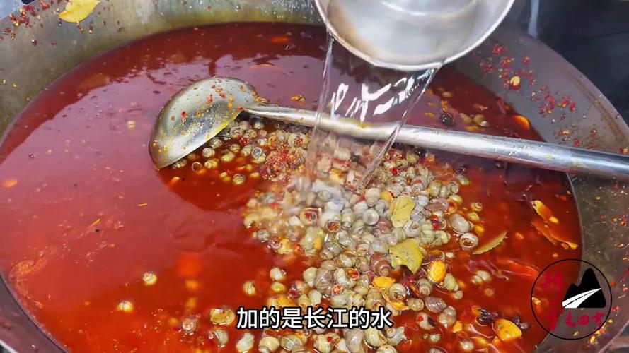 湖北小伙卖嗦螺，菜油炒长江水炖，田螺味道赛海鲜，日产10000斤
