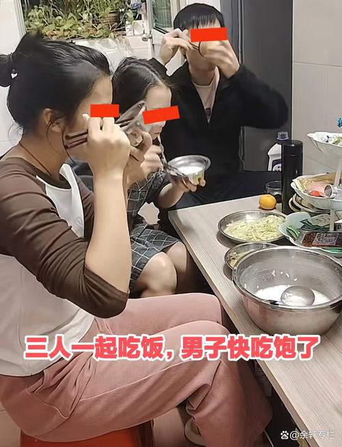 单身妹子和不认识的男室友合租，早上给他煮早餐晚上又煮饭