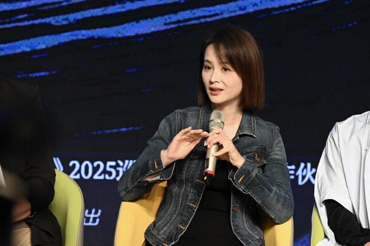 主创现身济南开启2025年全国巡演《门第》将上演情感与家族的碰撞
