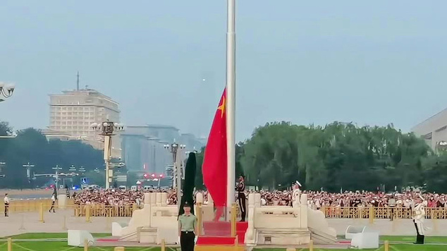 天安门前看降旗