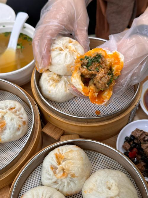 收假了出门转转，西安的一元烤肉，红油米线小笼包子